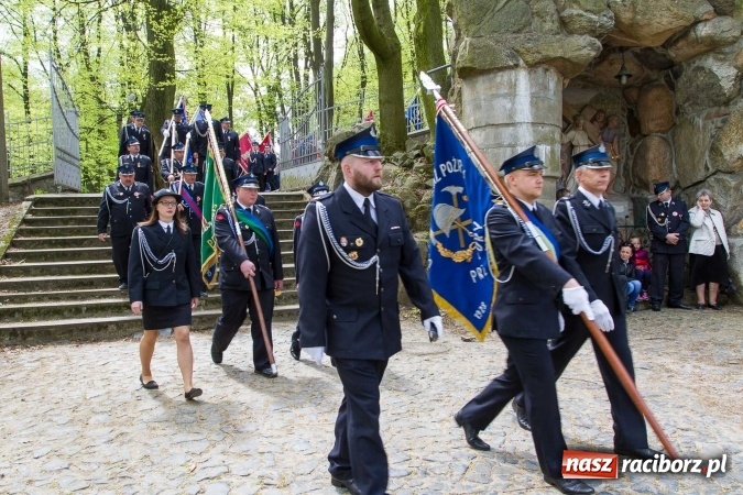 Zdjęcie w galerii na portalu naszraciborz.pl: Strażacy ze Śląska i Opolszczyzny pielgrzymowali do św. Anny  wiadomości z regionu