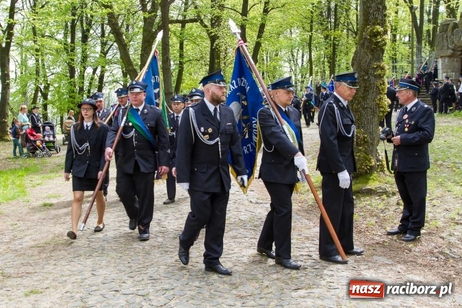 Zdjęcie w galerii na portalu naszraciborz.pl: Strażacy ze Śląska i Opolszczyzny pielgrzymowali do św. Anny  wiadomości z regionu