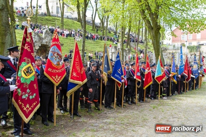 Zdjęcie w galerii na portalu naszraciborz.pl: Strażacy ze Śląska i Opolszczyzny pielgrzymowali do św. Anny  wiadomości z regionu
