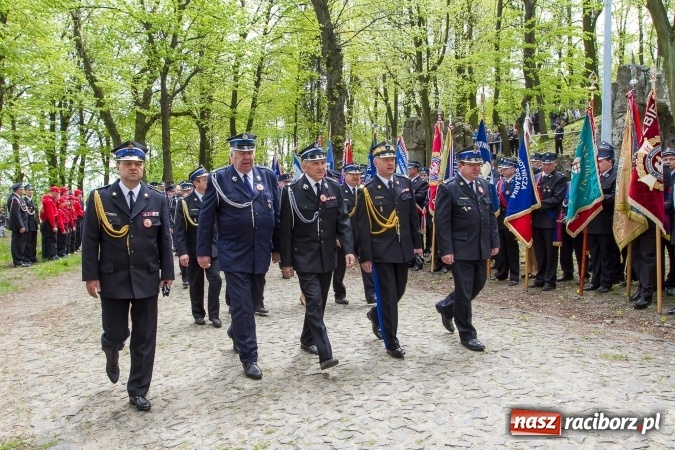 Zdjęcie w galerii na portalu naszraciborz.pl: Strażacy ze Śląska i Opolszczyzny pielgrzymowali do św. Anny  wiadomości z regionu