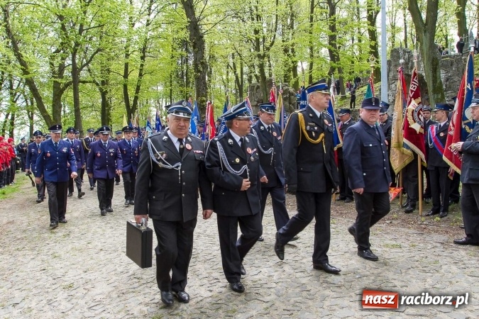 Zdjęcie w galerii na portalu naszraciborz.pl: Strażacy ze Śląska i Opolszczyzny pielgrzymowali do św. Anny  wiadomości z regionu