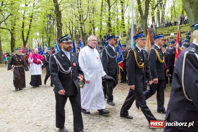 Zdjęcie w galerii na portalu naszraciborz.pl: Strażacy ze Śląska i Opolszczyzny pielgrzymowali do św. Anny  wiadomości z regionu