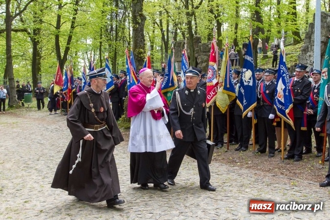 Zdjęcie w galerii na portalu naszraciborz.pl: Strażacy ze Śląska i Opolszczyzny pielgrzymowali do św. Anny  wiadomości z regionu
