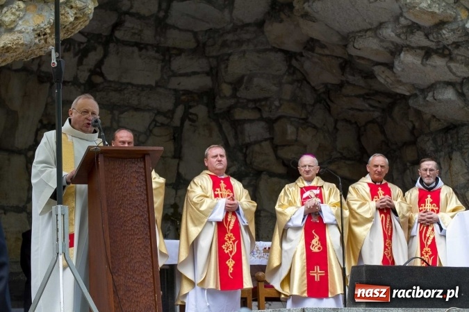 Zdjęcie w galerii na portalu naszraciborz.pl: Strażacy ze Śląska i Opolszczyzny pielgrzymowali do św. Anny  wiadomości z regionu