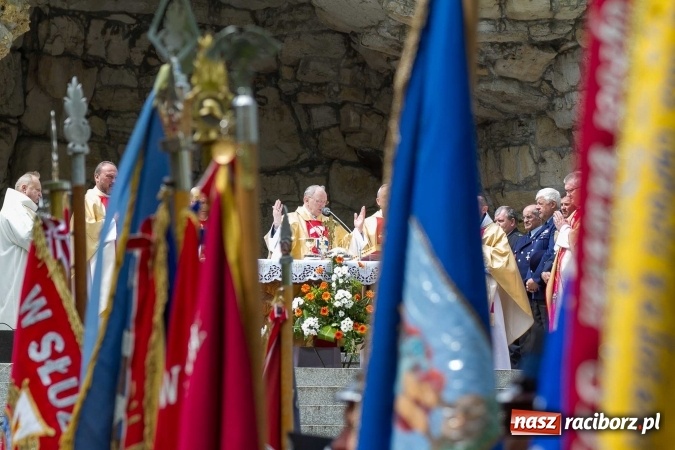 Zdjęcie w galerii na portalu naszraciborz.pl: Strażacy ze Śląska i Opolszczyzny pielgrzymowali do św. Anny  wiadomości z regionu