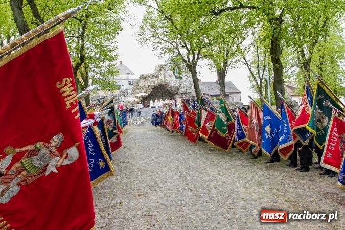 Zdjęcie w galerii na portalu naszraciborz.pl: Strażacy ze Śląska i Opolszczyzny pielgrzymowali do św. Anny  wiadomości z regionu