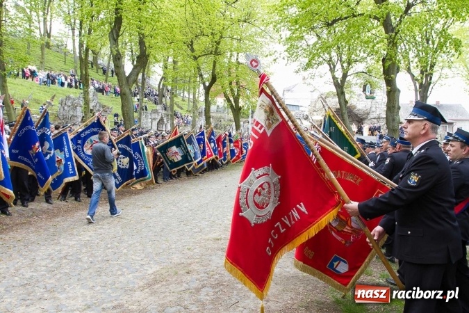 Zdjęcie w galerii na portalu naszraciborz.pl: Strażacy ze Śląska i Opolszczyzny pielgrzymowali do św. Anny  wiadomości z regionu