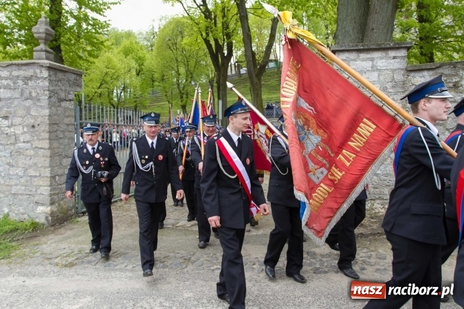Zdjęcie w galerii na portalu naszraciborz.pl: Strażacy ze Śląska i Opolszczyzny pielgrzymowali do św. Anny  wiadomości z regionu