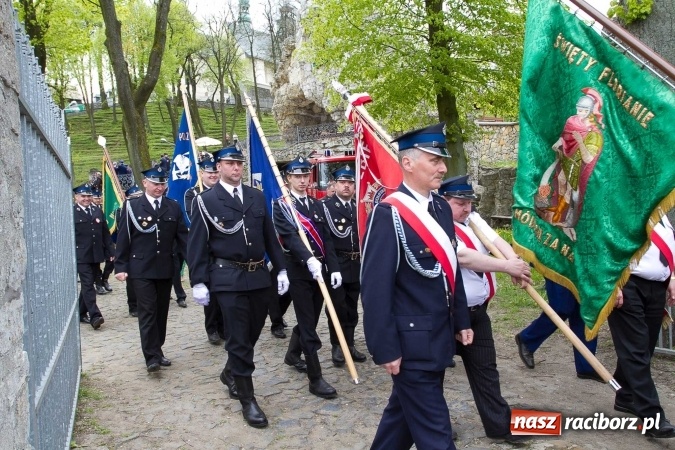 Zdjęcie w galerii na portalu naszraciborz.pl: Strażacy ze Śląska i Opolszczyzny pielgrzymowali do św. Anny  wiadomości z regionu
