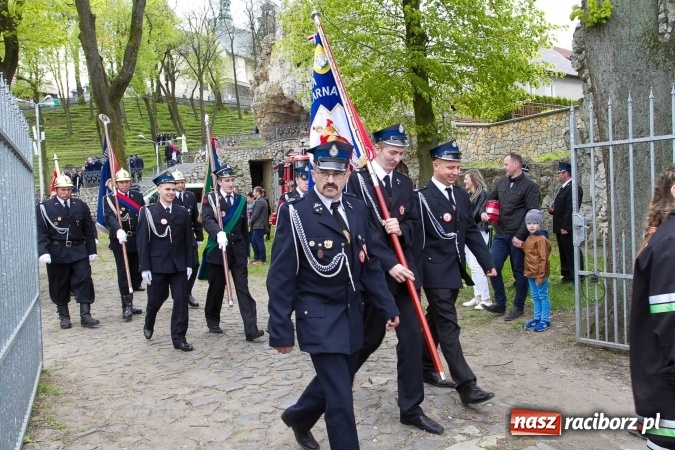 Zdjęcie w galerii na portalu naszraciborz.pl: Strażacy ze Śląska i Opolszczyzny pielgrzymowali do św. Anny  wiadomości z regionu