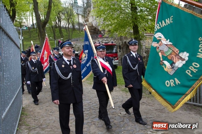 Zdjęcie w galerii na portalu naszraciborz.pl: Strażacy ze Śląska i Opolszczyzny pielgrzymowali do św. Anny  wiadomości z regionu