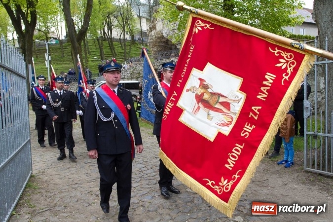 Zdjęcie w galerii na portalu naszraciborz.pl: Strażacy ze Śląska i Opolszczyzny pielgrzymowali do św. Anny  wiadomości z regionu