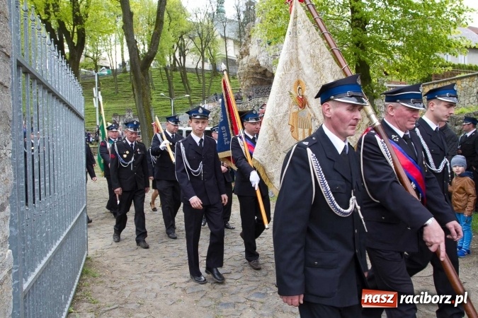 Zdjęcie w galerii na portalu naszraciborz.pl: Strażacy ze Śląska i Opolszczyzny pielgrzymowali do św. Anny  wiadomości z regionu