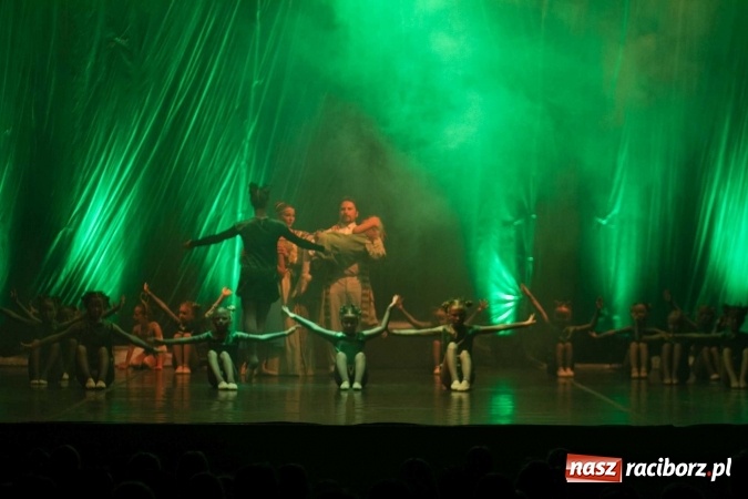 Zdjęcie w galerii na portalu naszraciborz.pl: Kraina lodu - Czesi zachwycili w RCK widowiskiem baletowym wiadomości z regionu
