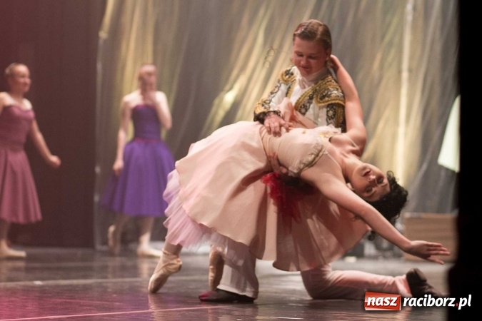 Zdjęcie w galerii na portalu naszraciborz.pl: Kraina lodu - Czesi zachwycili w RCK widowiskiem baletowym wiadomości z regionu