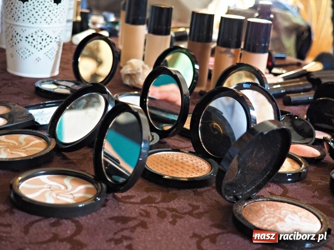 Zdjęcie w galerii na portalu naszraciborz.pl: Glam Show Cafe na Końcu Świata wiadomości z regionu