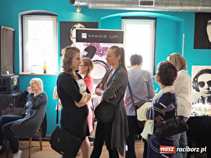 Zdjęcie w galerii na portalu naszraciborz.pl: Glam Show Cafe na Końcu Świata wiadomości z regionu