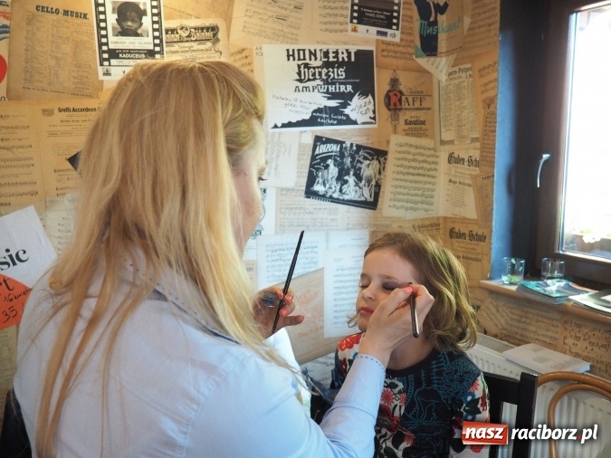 Zdjęcie w galerii na portalu naszraciborz.pl: Glam Show Cafe na Końcu Świata wiadomości z regionu