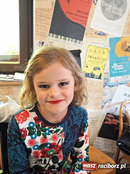 Zdjęcie w galerii na portalu naszraciborz.pl: Glam Show Cafe na Końcu Świata wiadomości z regionu