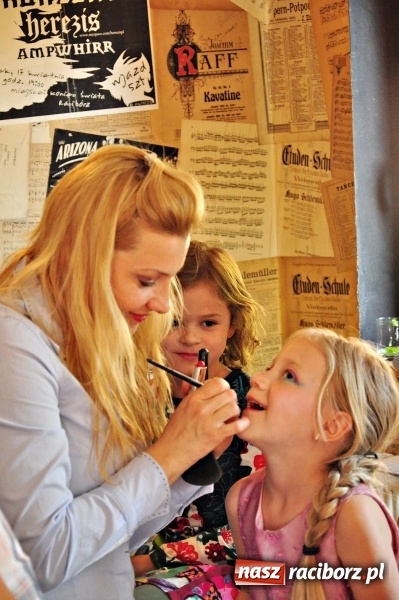 Zdjęcie w galerii na portalu naszraciborz.pl: Glam Show Cafe na Końcu Świata wiadomości z regionu