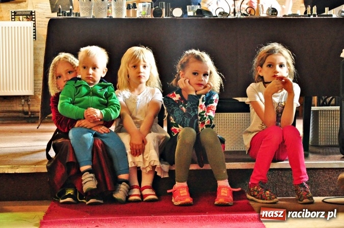 Zdjęcie w galerii na portalu naszraciborz.pl: Glam Show Cafe na Końcu Świata wiadomości z regionu