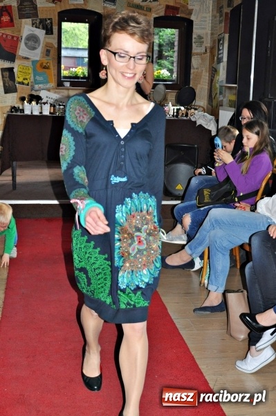 Zdjęcie w galerii na portalu naszraciborz.pl: Glam Show Cafe na Końcu Świata wiadomości z regionu