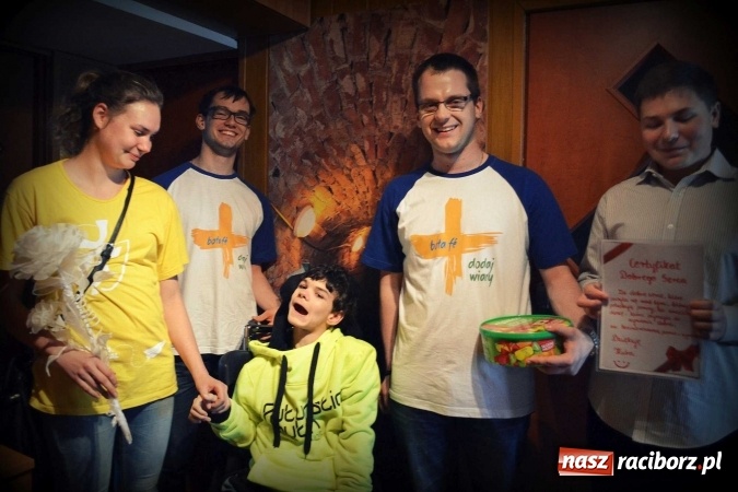 Zdjęcie w galerii na portalu naszraciborz.pl: Młodzi Misjonarze Miłosierdzia z Raciborza wiadomości z regionu