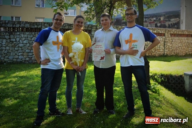 Zdjęcie w galerii na portalu naszraciborz.pl: Młodzi Misjonarze Miłosierdzia z Raciborza wiadomości z regionu