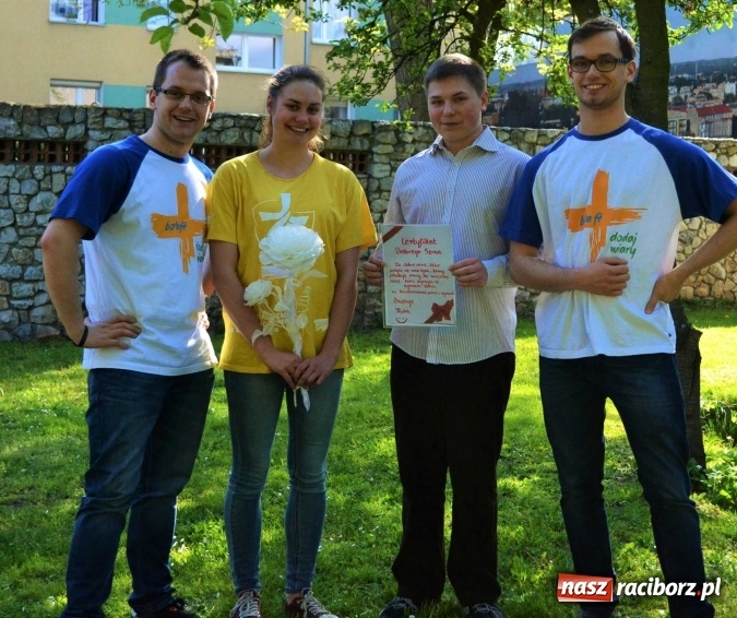 Zdjęcie w galerii na portalu naszraciborz.pl: Młodzi Misjonarze Miłosierdzia z Raciborza wiadomości z regionu