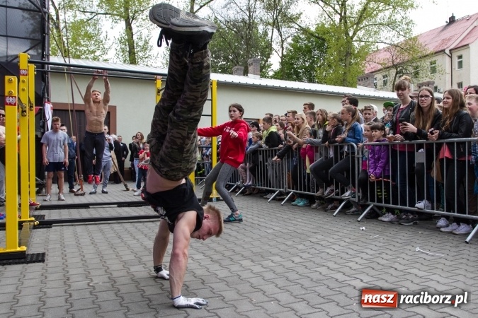 Zdjęcie w galerii na portalu naszraciborz.pl: Grupa Street Workout Racibórz zachwyciła podczas Eko-targów wiadomości z regionu