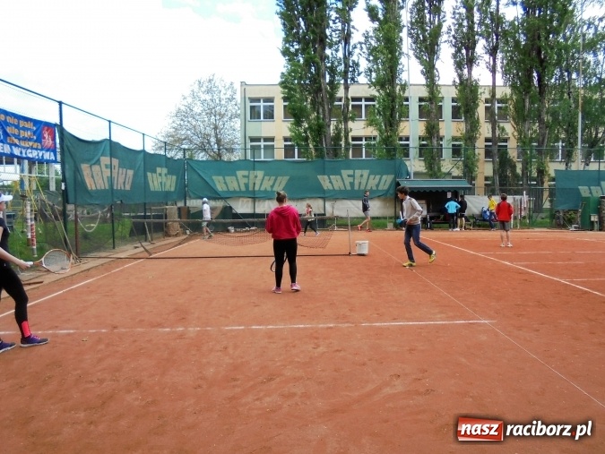 Zdjęcie w galerii na portalu naszraciborz.pl: Młodzież do 15 lat rozegrała turniej tenisowy na korcie Rafako wiadomości z regionu