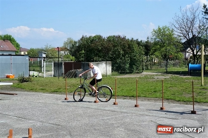 Zdjęcie w galerii na portalu naszraciborz.pl: Raciborscy policjanci i nauczyciele z Budzisk zorganizowali Turniej Bezpieczeństwa w Ruchu Drogowym wiadomości z regionu
