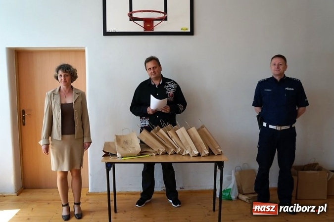 Zdjęcie w galerii na portalu naszraciborz.pl: Raciborscy policjanci i nauczyciele z Budzisk zorganizowali Turniej Bezpieczeństwa w Ruchu Drogowym wiadomości z regionu