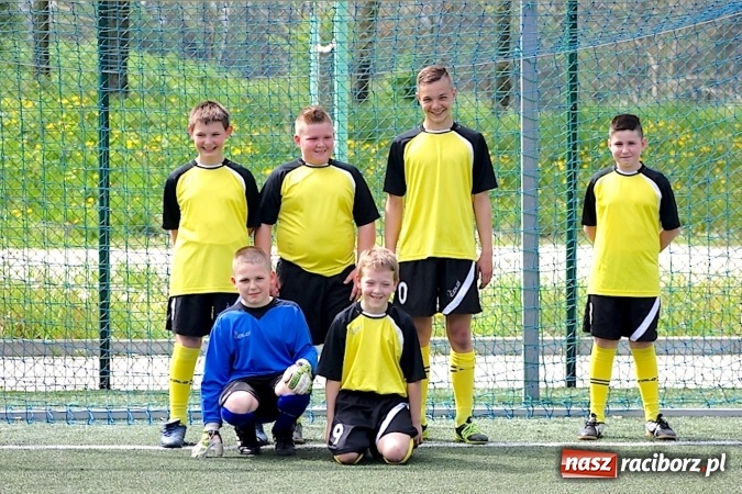 Zdjęcie w galerii na portalu naszraciborz.pl: Na orliku w Krzanowicach walczyli o awans do etapu powiatowego wiadomości z regionu