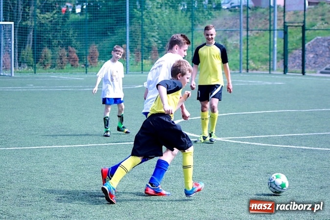 Zdjęcie w galerii na portalu naszraciborz.pl: Na orliku w Krzanowicach walczyli o awans do etapu powiatowego wiadomości z regionu