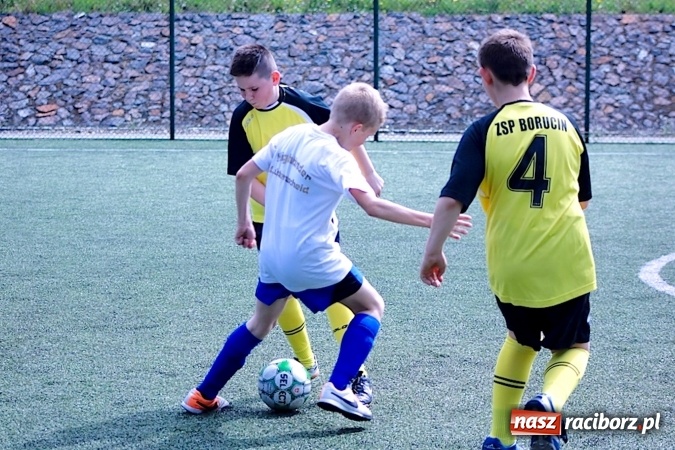 Zdjęcie w galerii na portalu naszraciborz.pl: Na orliku w Krzanowicach walczyli o awans do etapu powiatowego wiadomości z regionu