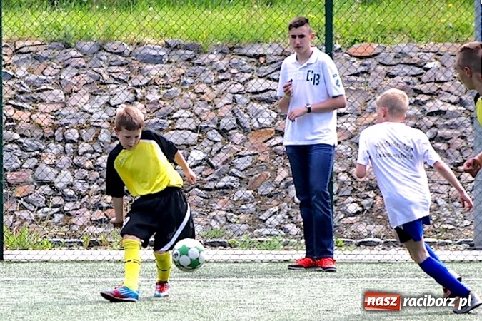 Zdjęcie w galerii na portalu naszraciborz.pl: Na orliku w Krzanowicach walczyli o awans do etapu powiatowego wiadomości z regionu