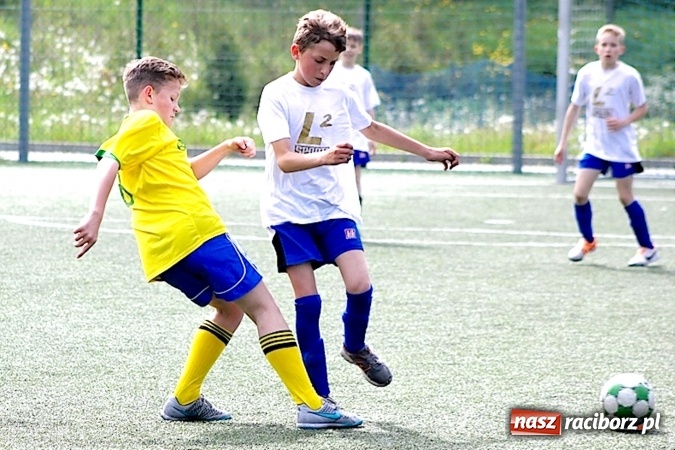 Zdjęcie w galerii na portalu naszraciborz.pl: Na orliku w Krzanowicach walczyli o awans do etapu powiatowego wiadomości z regionu