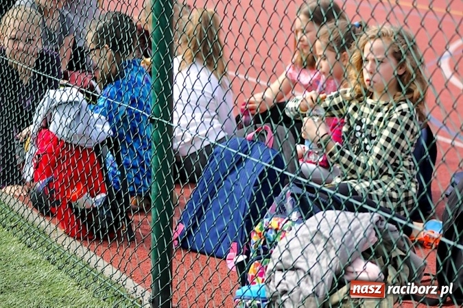 Zdjęcie w galerii na portalu naszraciborz.pl: Na orliku w Krzanowicach walczyli o awans do etapu powiatowego wiadomości z regionu