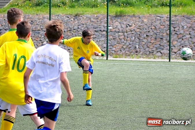 Zdjęcie w galerii na portalu naszraciborz.pl: Na orliku w Krzanowicach walczyli o awans do etapu powiatowego wiadomości z regionu