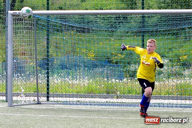 Zdjęcie w galerii na portalu naszraciborz.pl: Na orliku w Krzanowicach walczyli o awans do etapu powiatowego wiadomości z regionu