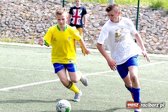 Zdjęcie w galerii na portalu naszraciborz.pl: Na orliku w Krzanowicach walczyli o awans do etapu powiatowego wiadomości z regionu