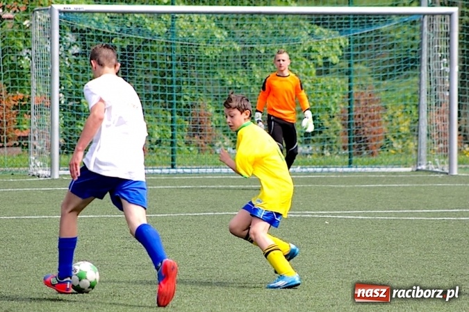 Zdjęcie w galerii na portalu naszraciborz.pl: Na orliku w Krzanowicach walczyli o awans do etapu powiatowego wiadomości z regionu