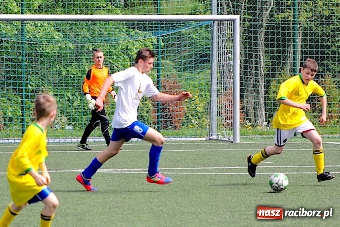 Zdjęcie w galerii na portalu naszraciborz.pl: Na orliku w Krzanowicach walczyli o awans do etapu powiatowego wiadomości z regionu