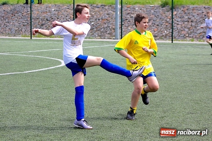 Zdjęcie w galerii na portalu naszraciborz.pl: Na orliku w Krzanowicach walczyli o awans do etapu powiatowego wiadomości z regionu