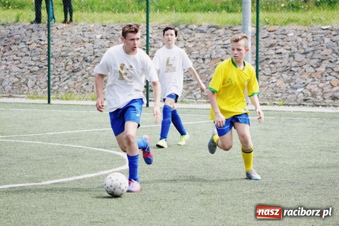 Zdjęcie w galerii na portalu naszraciborz.pl: Na orliku w Krzanowicach walczyli o awans do etapu powiatowego wiadomości z regionu