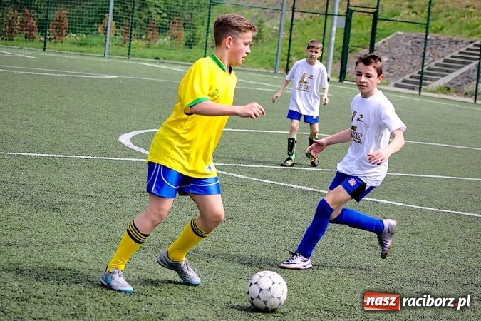 Zdjęcie w galerii na portalu naszraciborz.pl: Na orliku w Krzanowicach walczyli o awans do etapu powiatowego wiadomości z regionu