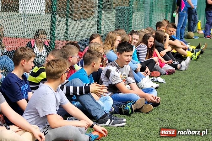 Zdjęcie w galerii na portalu naszraciborz.pl: Na orliku w Krzanowicach walczyli o awans do etapu powiatowego wiadomości z regionu