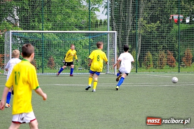 Zdjęcie w galerii na portalu naszraciborz.pl: Na orliku w Krzanowicach walczyli o awans do etapu powiatowego wiadomości z regionu