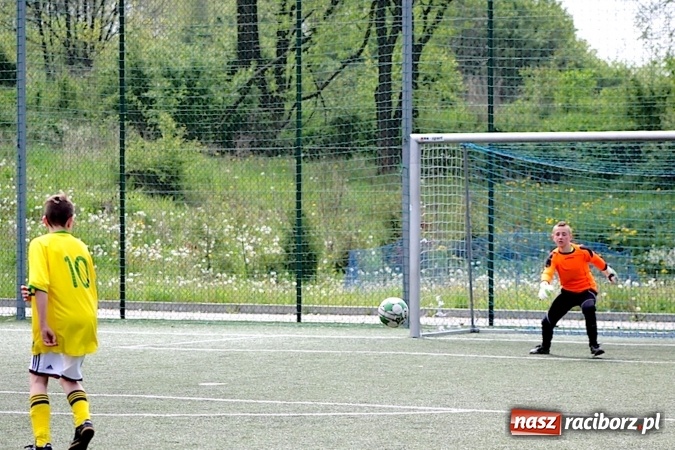 Zdjęcie w galerii na portalu naszraciborz.pl: Na orliku w Krzanowicach walczyli o awans do etapu powiatowego wiadomości z regionu